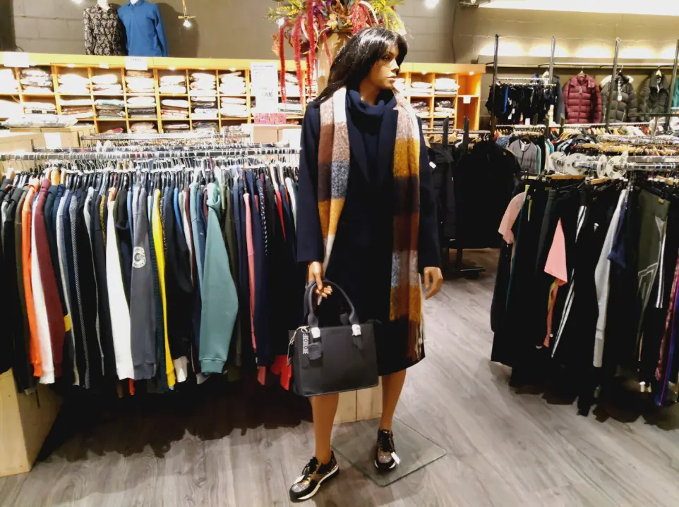 Merkschoenen outlet Venlo – sneakers, laarzen en meer